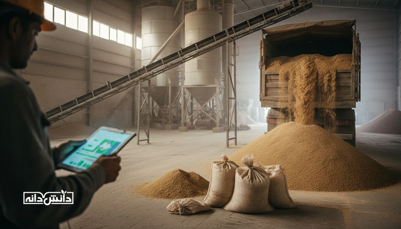 تخلیه سبوس گندم در انبار کارخانه خوراک با پس‌زمینه سیلو؛ تصویر مرتبط با تحلیل قیمت سبوس گندم و زمان خرید عمده در ایران